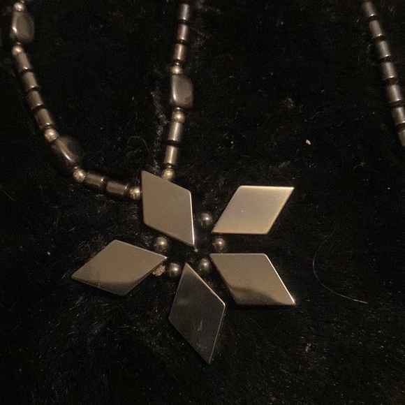 Vintage women’s hematite necklace - Picture 2 of 3